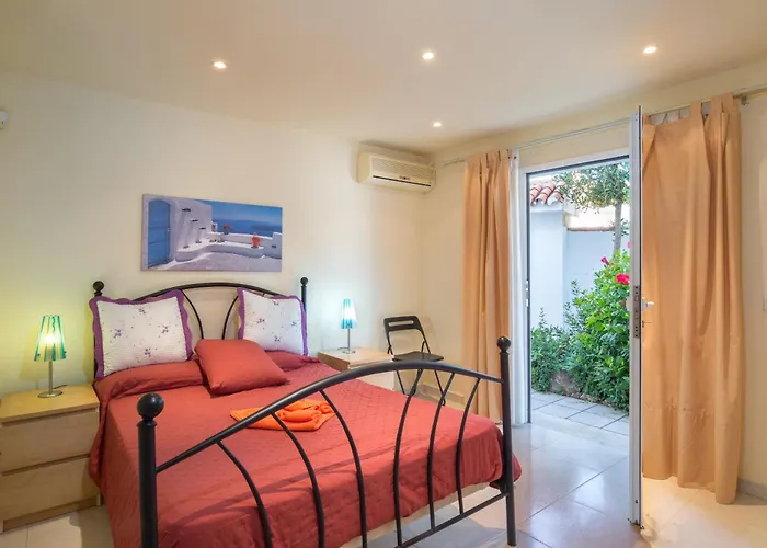 At The ヴィラ マルベーリャ